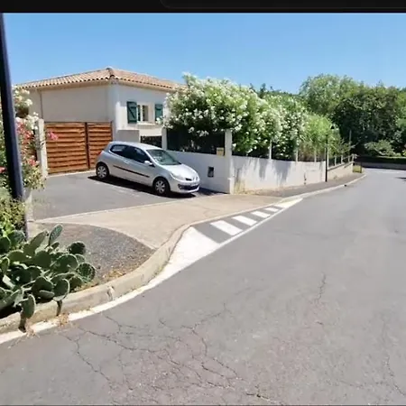 Le De La Fontaine - *