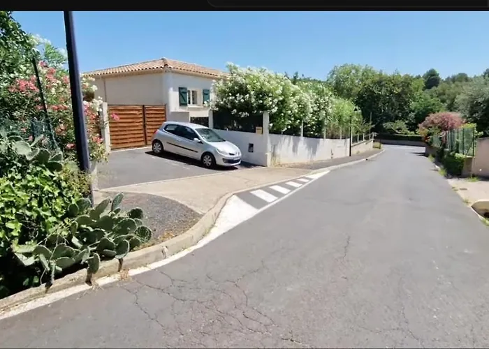 Le De La Fontaine - *